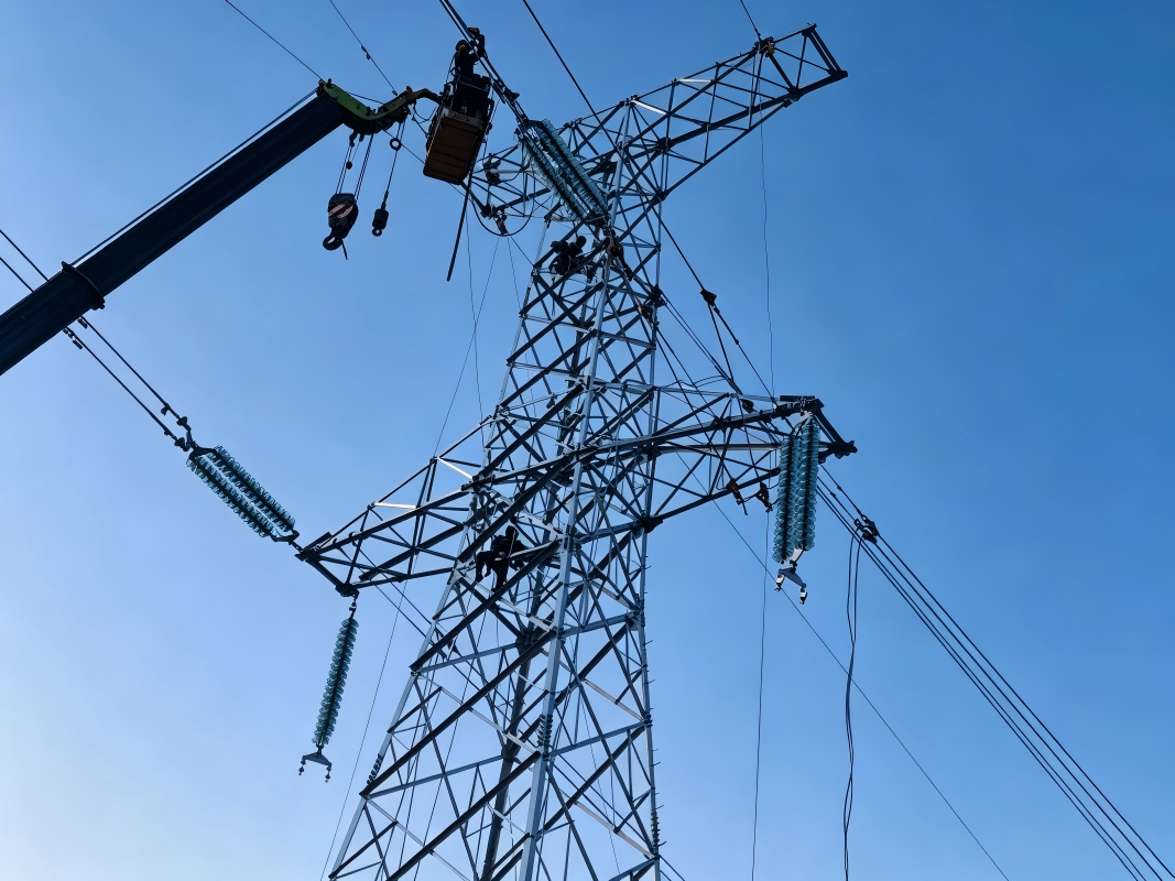 Torres de energ&iacute;a de transmisi&oacute;n de 110 kV en China